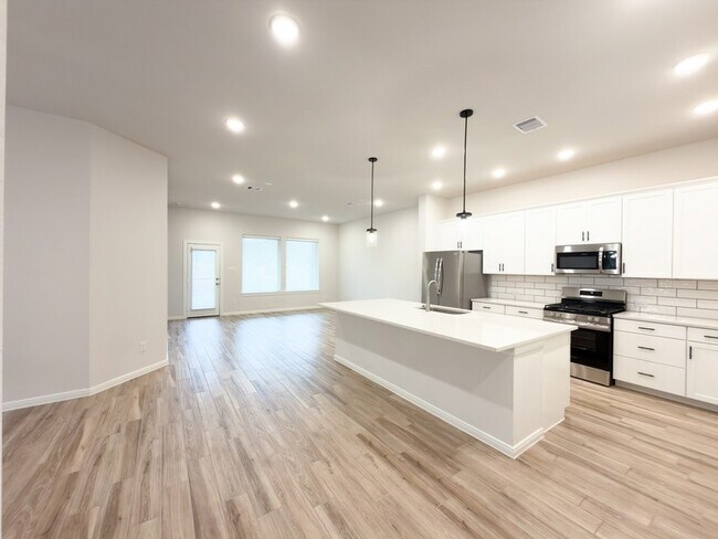 Foto del edificio - 42504 Rustico Rd