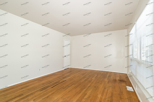 Building Photo - 760 Sherwood Dr