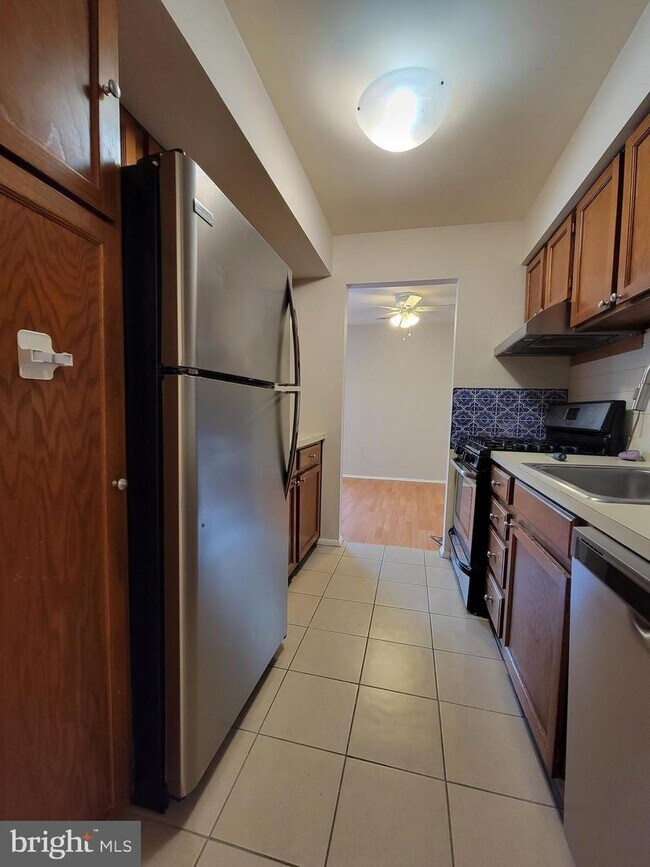 Building Photo - 1805 Snow Meadow Ln