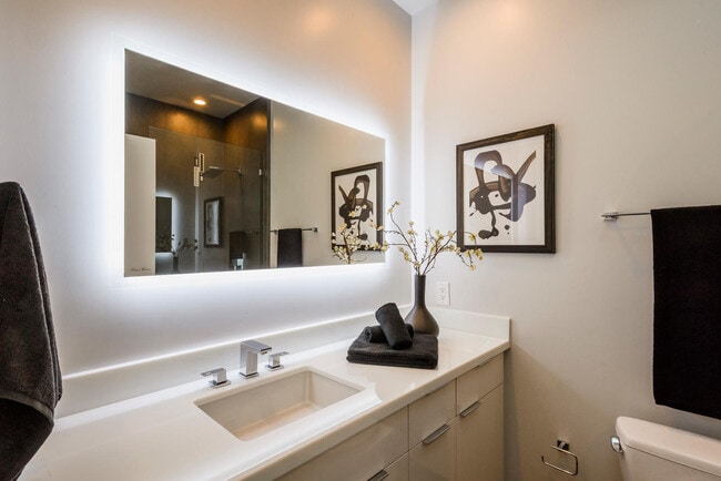 Building Photo - 668 N El Camino Real