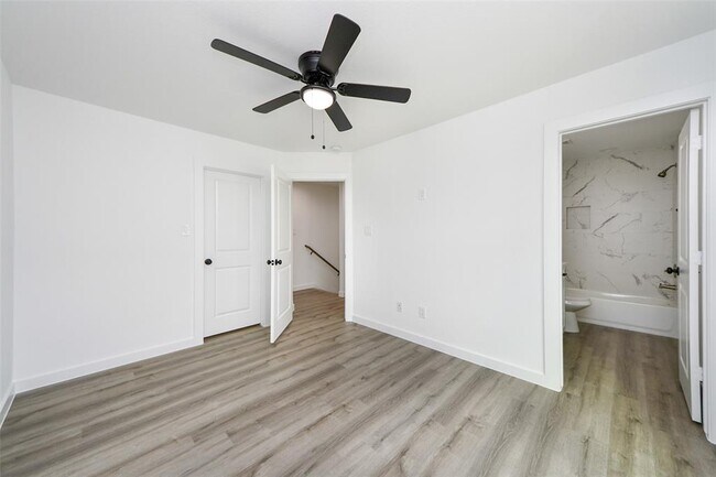 Foto del edificio - 8501 Autumn Ln