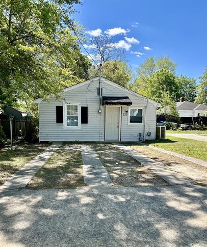 Primary Photo - 102 Pine St