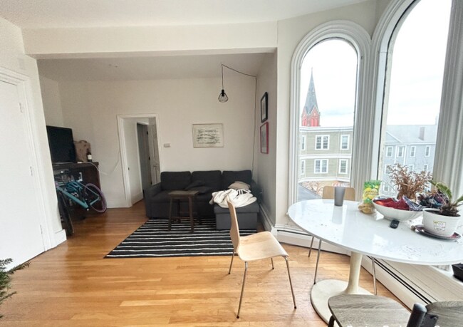 Foto del edificio - 743 Parker St