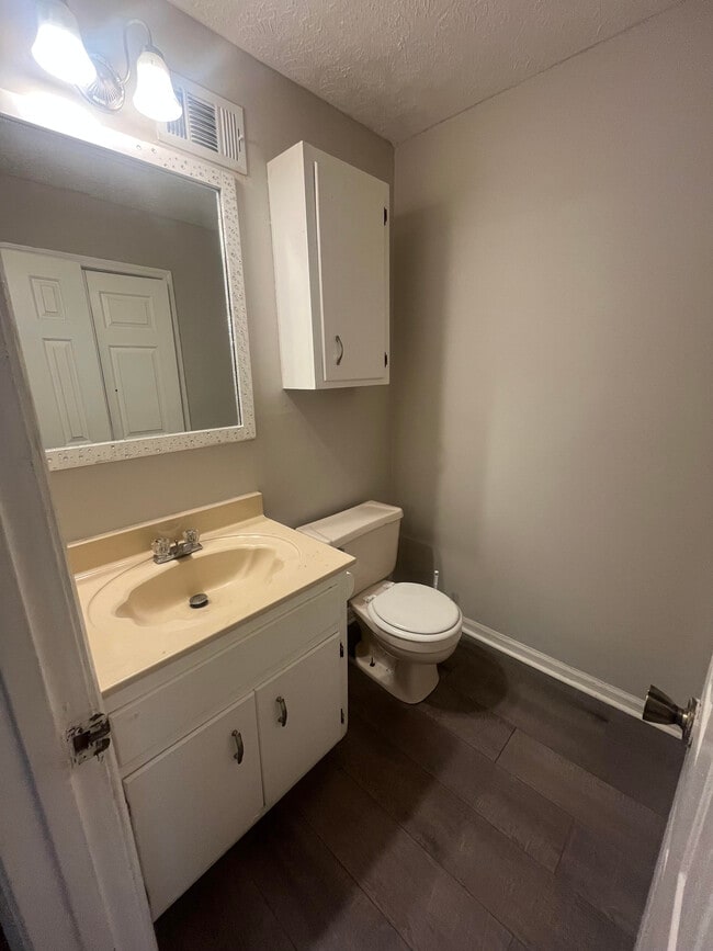 Medio baño - 134 Newtown Rd NE