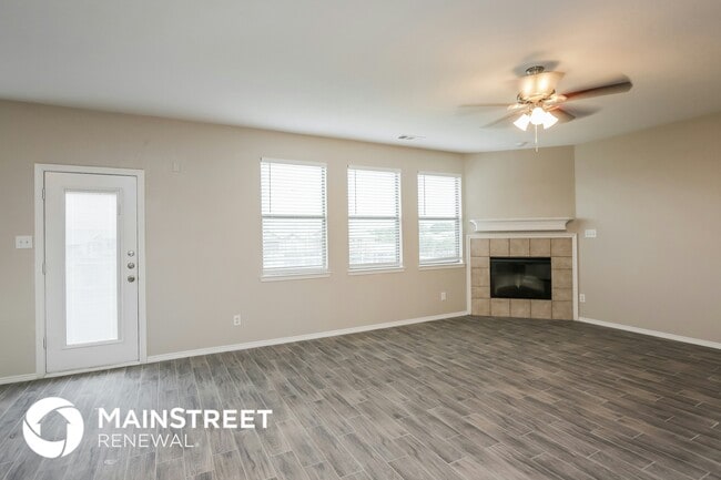 Building Photo - 533 Crown Oaks Dr