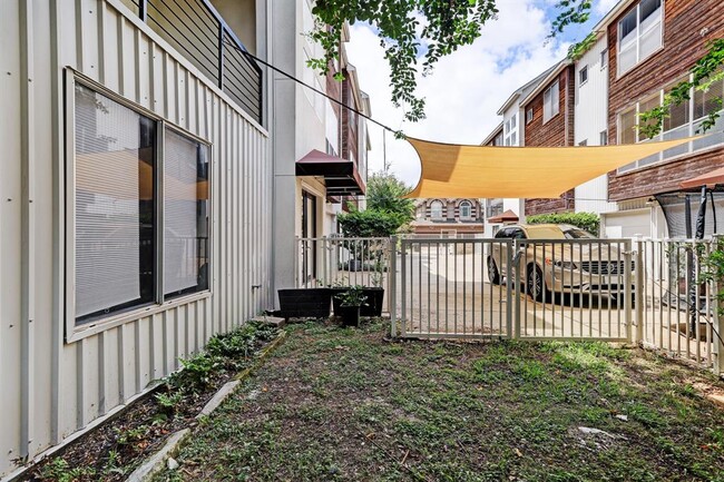 Building Photo - 616 Lester St