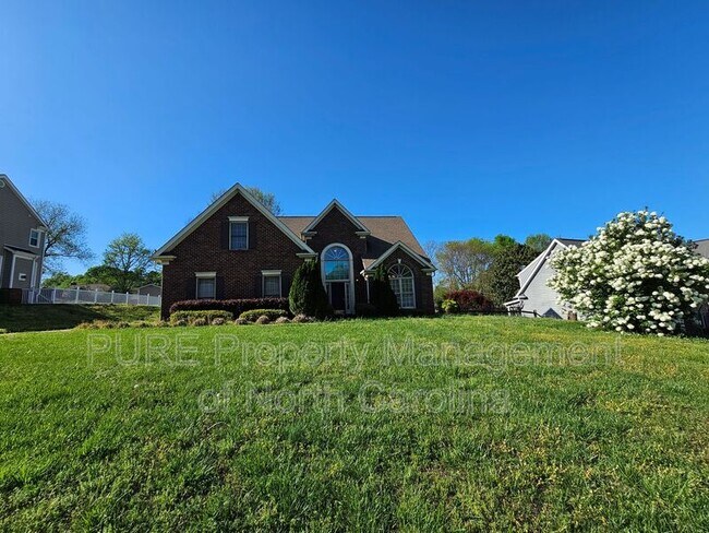 Foto del edificio - 151 Woodfern Pl