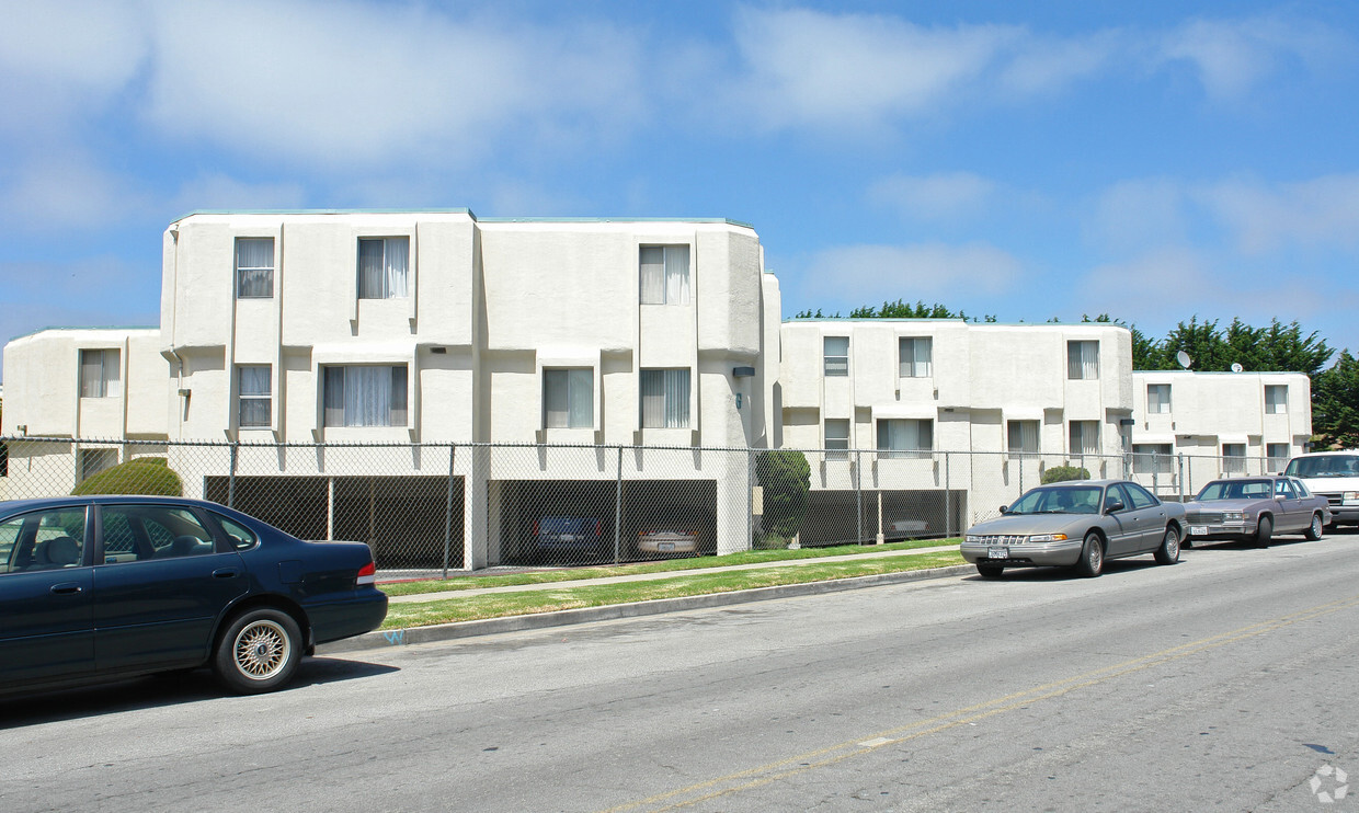 Primary Photo - Charles Apartments