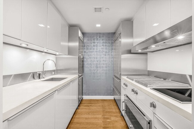 Building Photo - 400 E 67th St