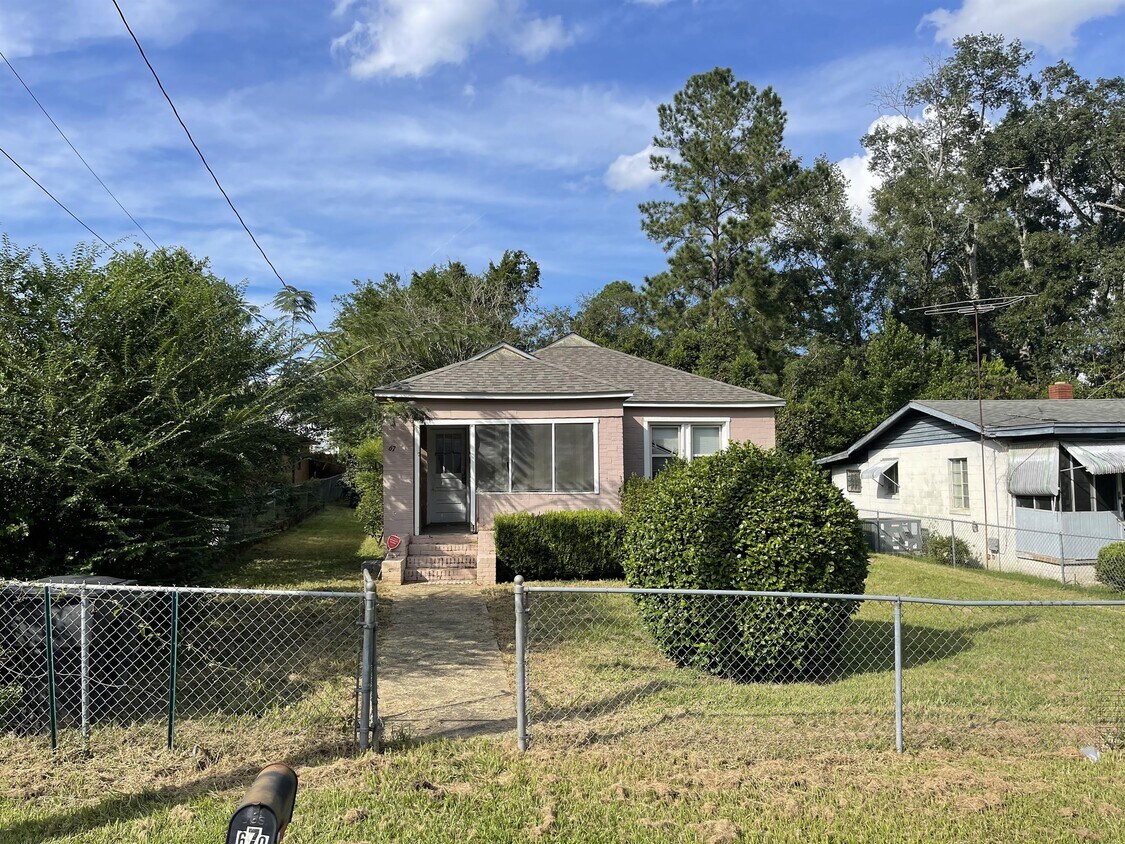 Foto principal - 670 Preston St