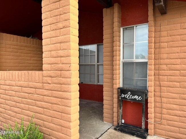 Foto del edificio - 5524 Oakbriar Cir