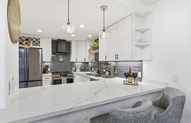 Foto del edificio - 744 Eastshore Terrace