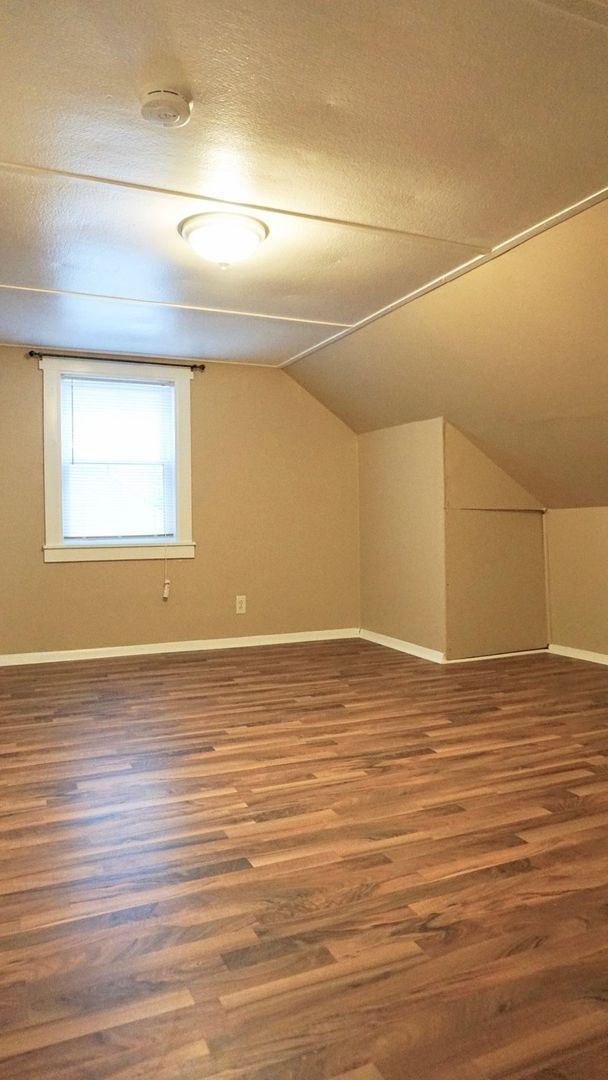 Foto del edificio - Rare 4 BD 1 Bath Single Family Home in Dow...