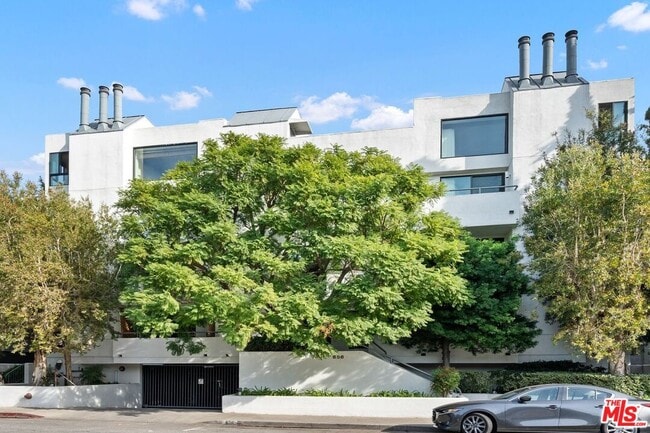 Building Photo - 656 N W Knoll Dr