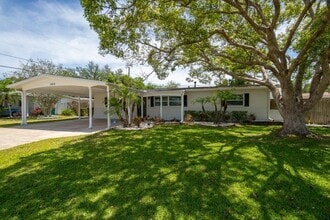Building Photo - 940 Butia St