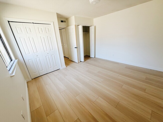 Foto del edificio - 105 Orgain Dr