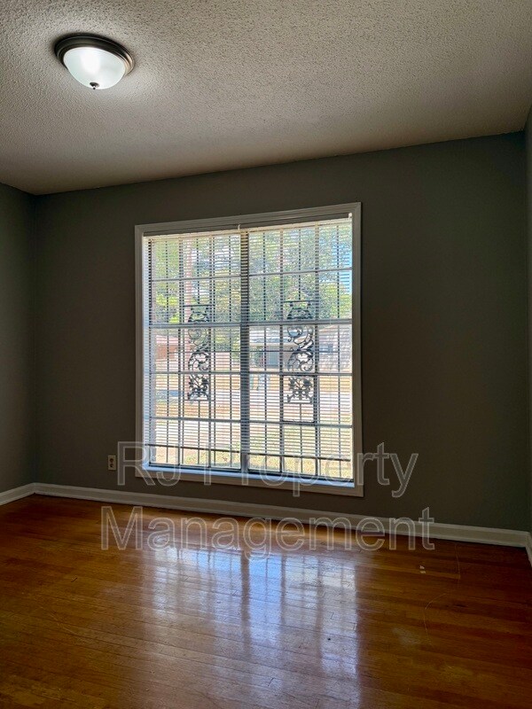 Building Photo - 1881 Andover Cove