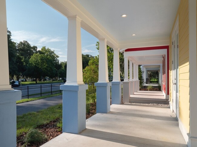 Building Photo - Porter's Lakeside - Luxury 4 Bedroom, 4 Ba...