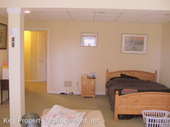 Building Photo - 5847 Hunt Hill Dr