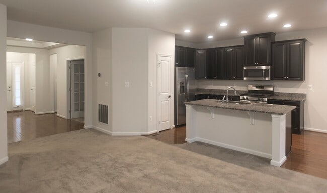 Building Photo - 771 Ravenwood Dr
