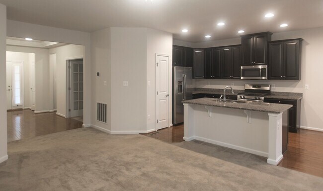 Foto del edificio - 771 Ravenwood Dr