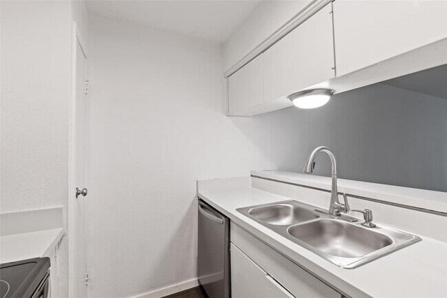 Foto del edificio - 4859 Cedar Springs Rd