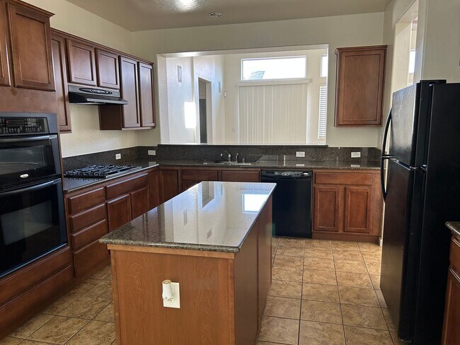 Foto del edificio - Beautiful & Spacious home in The Desirable...