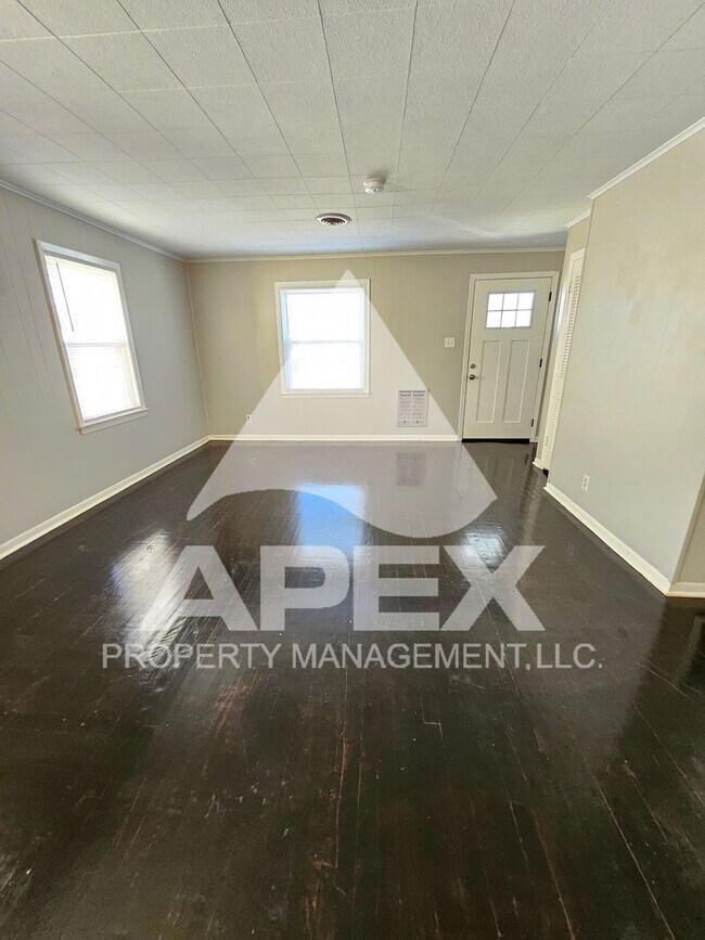 Building Photo - Craftsman Style 2 Bd 1- Ba Single Family H...