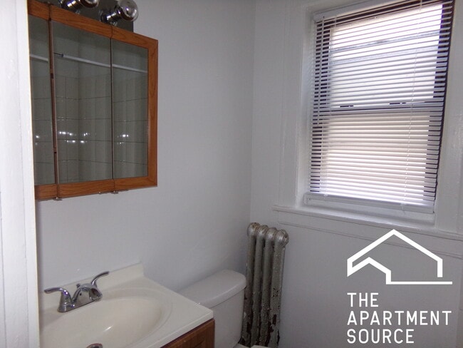 Photo - 1619 W Morse Ave Apartment