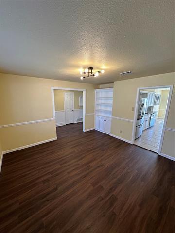 Building Photo - 745 Spring Valley Dr