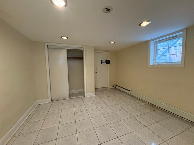 Building Photo - 162 Bayview Ave