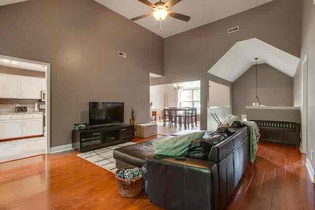 Foto del edificio - 613 Woodland Hills Dr