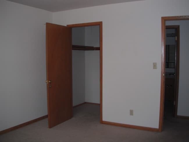 Building Photo - Colonial Manor Apartments