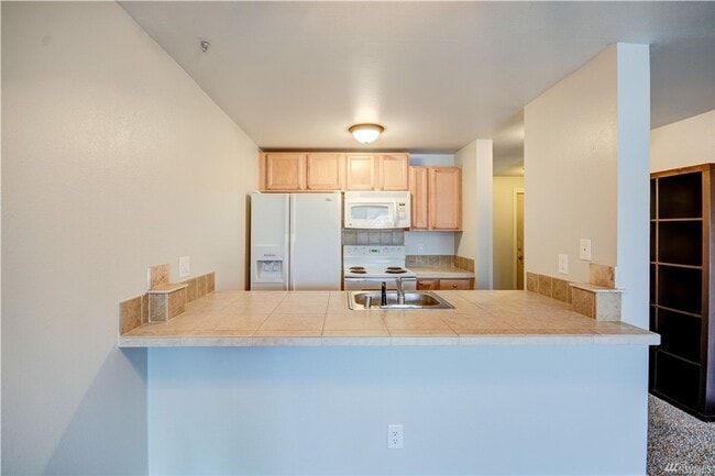 Building Photo - Waterfront 1 Bedroom Condo
