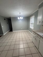 Building Photo - 3010 Skylark Dr