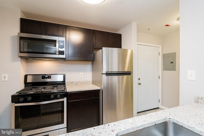 Foto del edificio - 13900 Farnsworth Ln