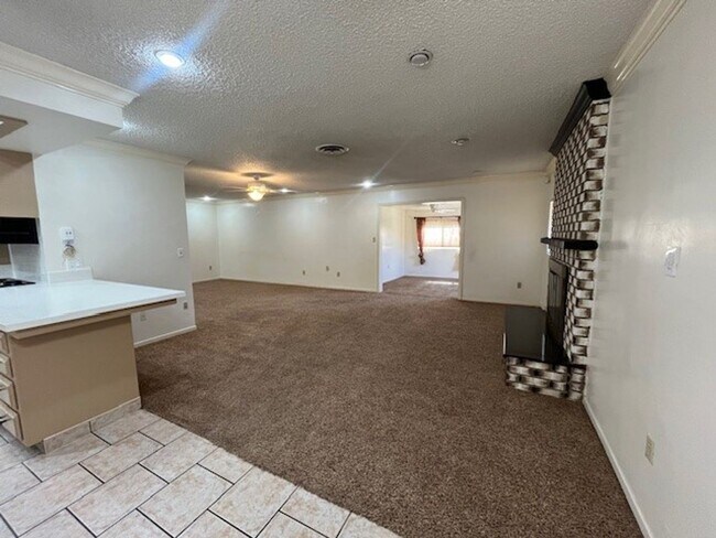 Building Photo - 3609 Planz Rd