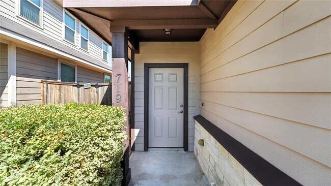 Foto del edificio - 719 Gristmill Dr