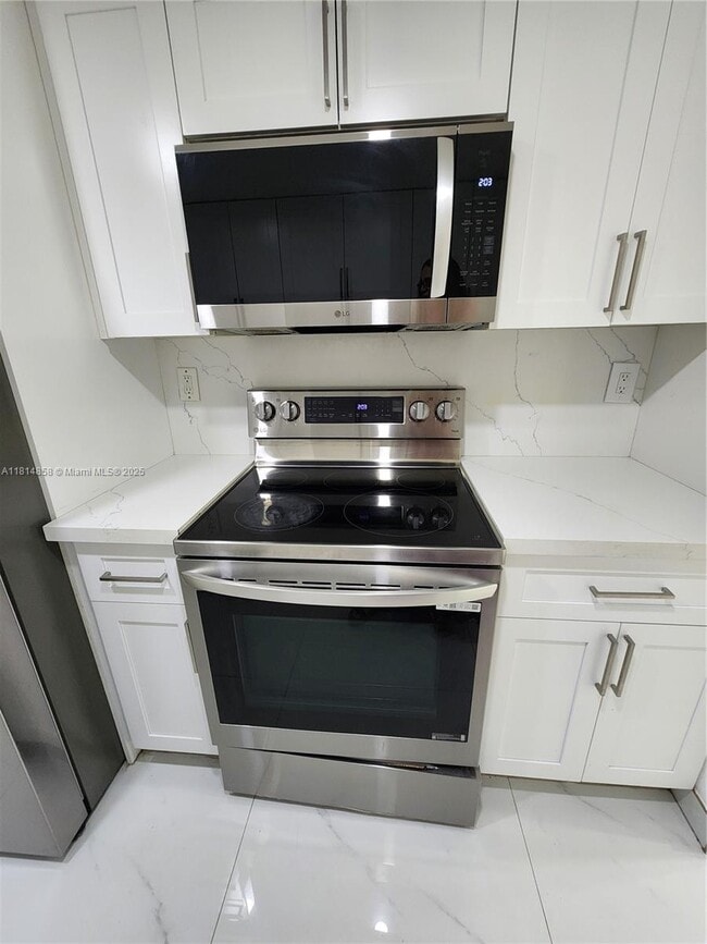 Building Photo - 7101 Miami Lakes Dr