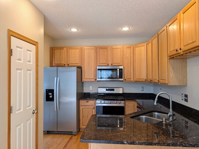 Foto del edificio - 594 Sutherland Dr