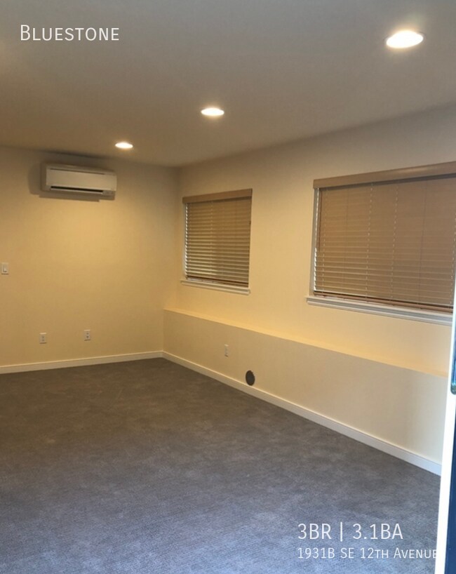 Foto del edificio - Huge Modern Townhome with AC and Washer/Dryer