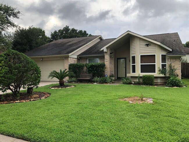 Foto del edificio - 715 N Rock Dr