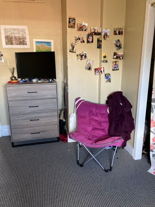 Foto del edificio - 301 1/2 S Winebiddle St, Apt 5