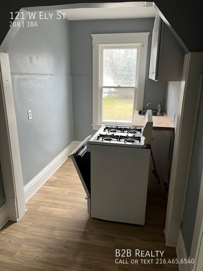 Building Photo - "Charming 2 Bedroom Haven: Your Perfect Bl...