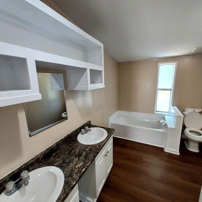 Building Photo - 2 Live Oak Ln