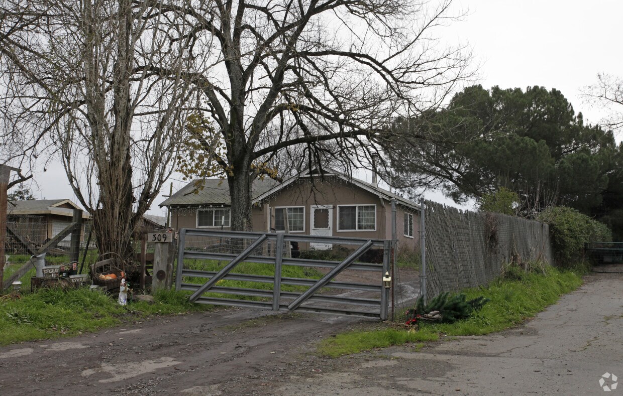 Primary Photo - 309 Bannon Ln