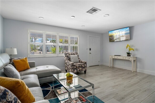 Foto del edificio - 1140 Rainbow Dr