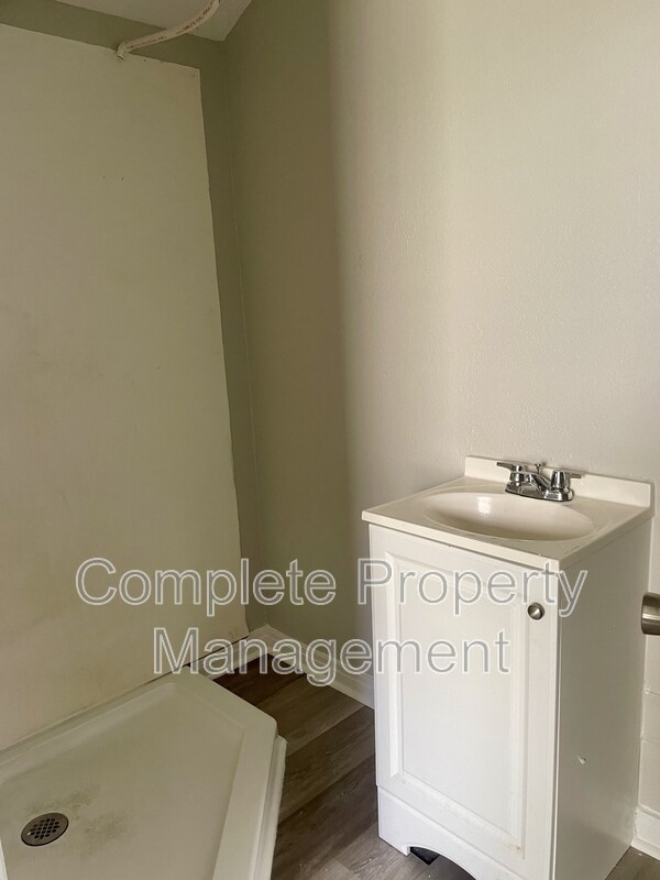 Foto del edificio - 6721 Grasselli Rd