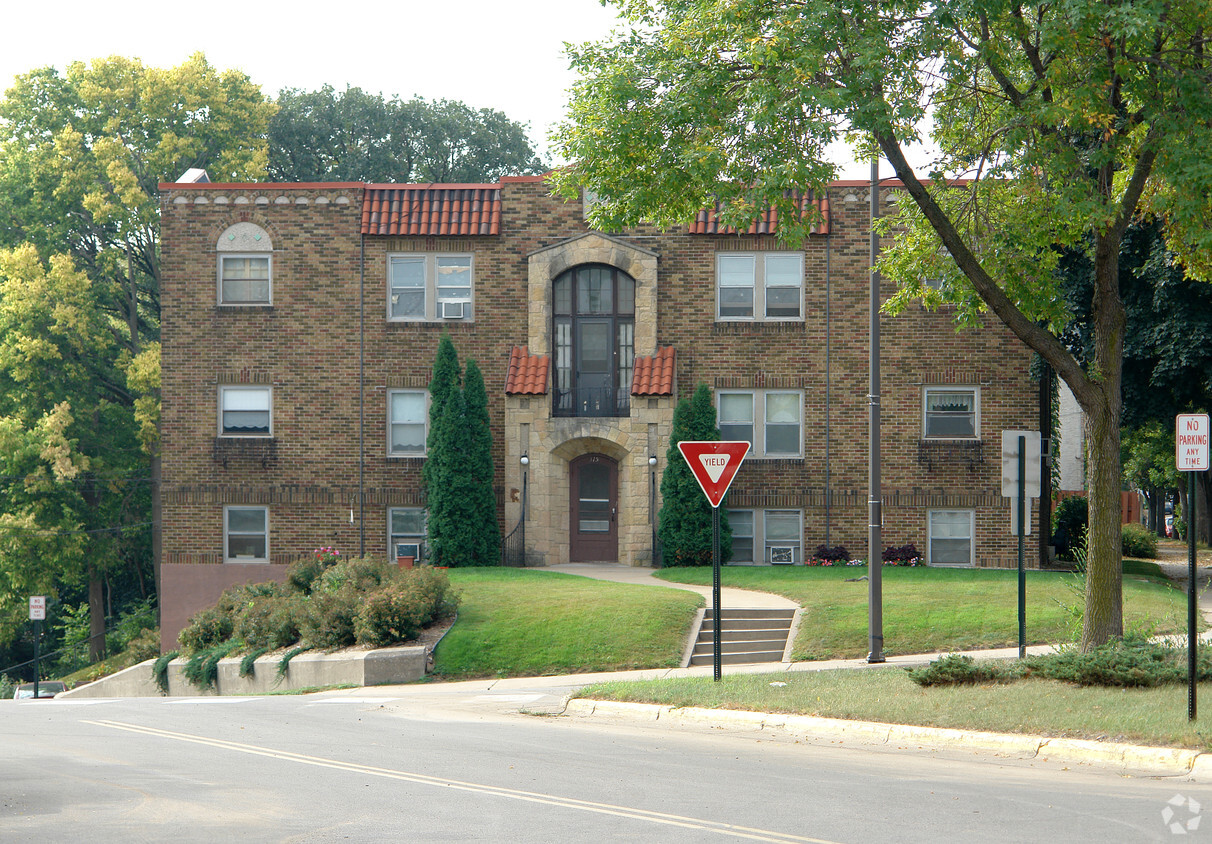 Primary Photo - Greystone Apartments