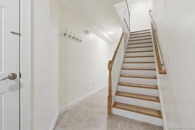Building Photo - 18 Stone Ave